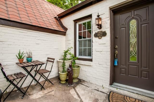 6922-Vivian-Courtyard