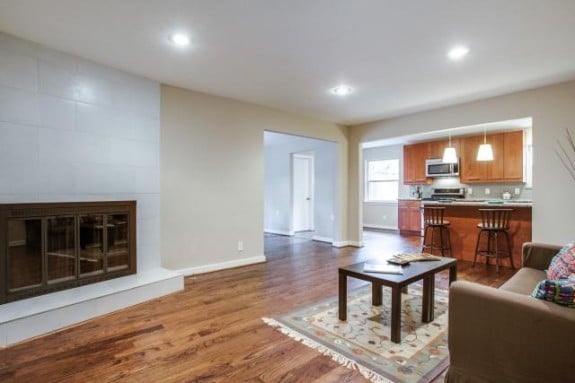 6936-Kingsbury-Den-575x383