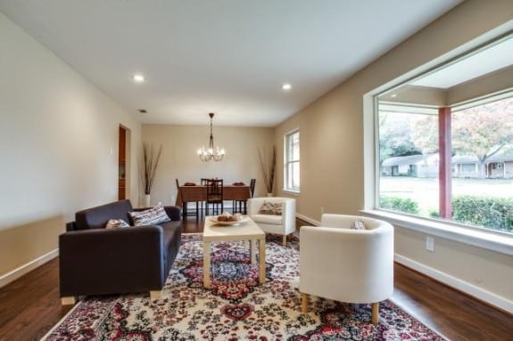 6936-Kingsbury-Living-575x383