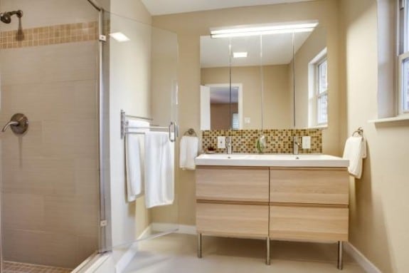 6936-Kingsbury-Master-Bath-575x383