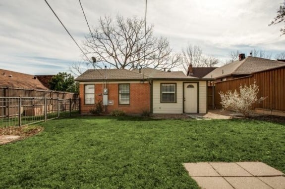 6939-San-Mateo-Backyard-575x383