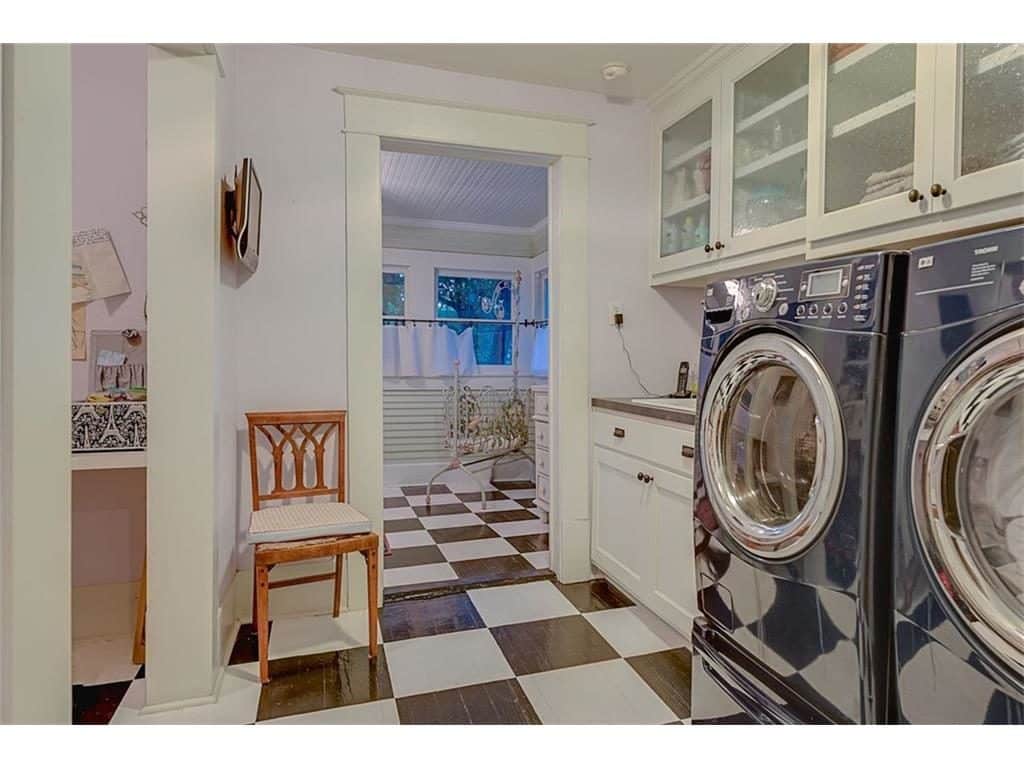 701-S.-Clinton-Laundry-1024x768