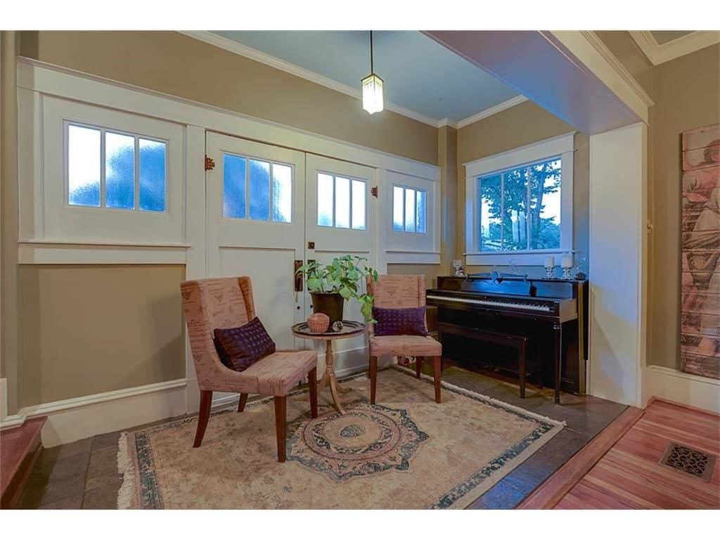 701-S.-Clinton-Porch-1024x768