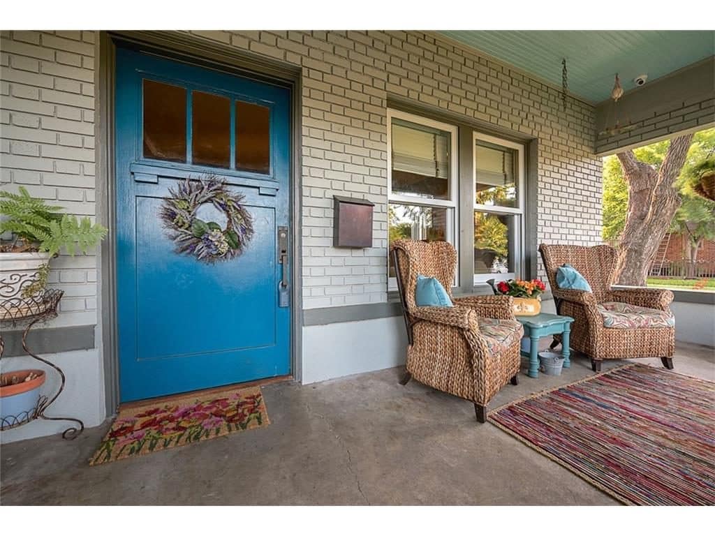 701-S.-Clinton-Porch-1024x768