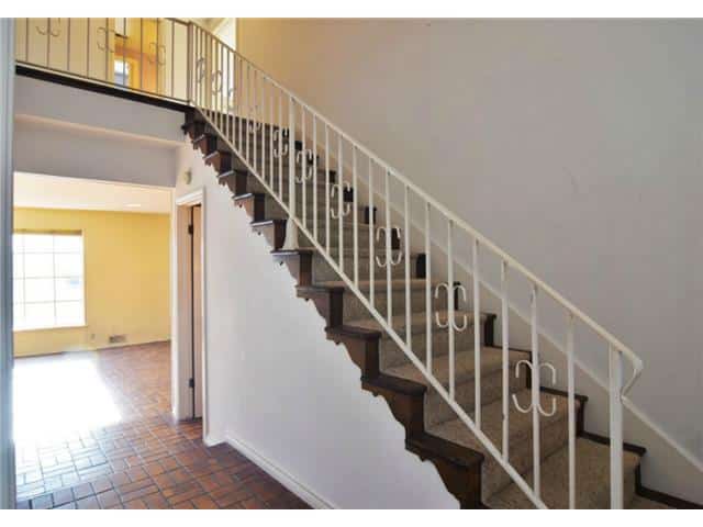 7012-Wakefield-stairs