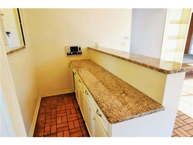 7012-Wakefield-weird-bar