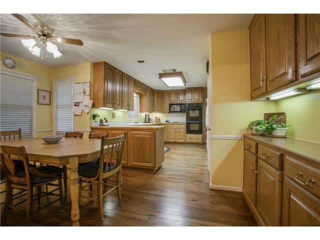 7022-Lakeshore-bfastroom