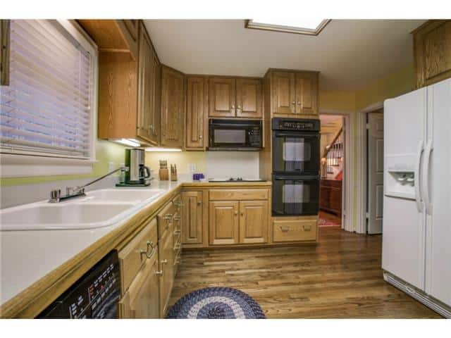 7022-Lakeshore-kitchen3