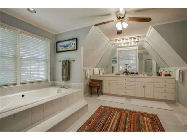 7022-Lakeshore-master-bath