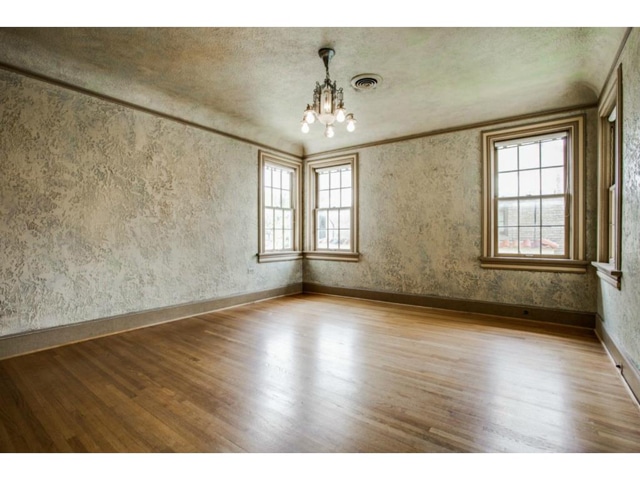 7023-Lakewood-bedroom-2