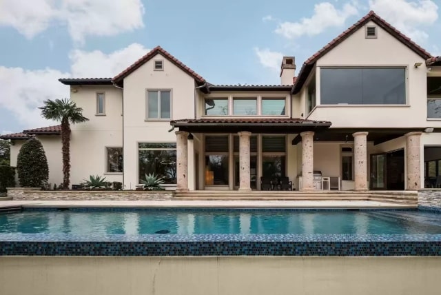 7107-Lake-Edge-Drive