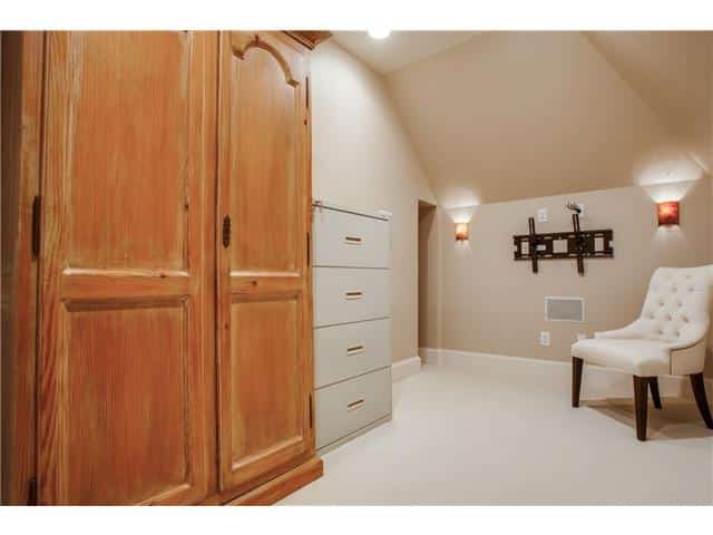 7115-Coronado-attic