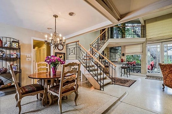 7115-Meadowcreek-Breakfast-Staircase-575x383