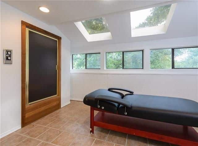 7122-royal-lane-v