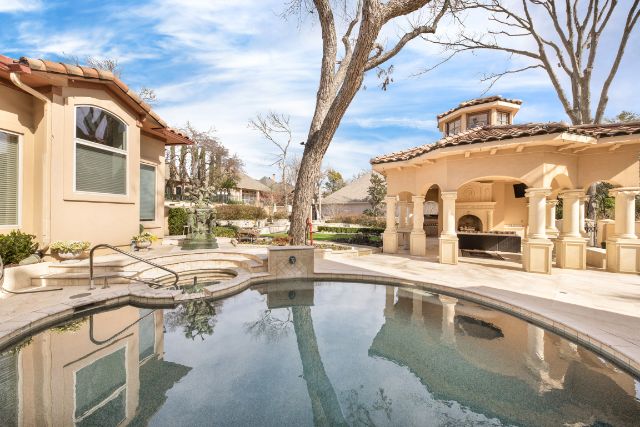 Lake-Forest-fountain