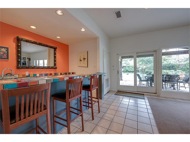 7147-Alexander-Bar-to-Backyard