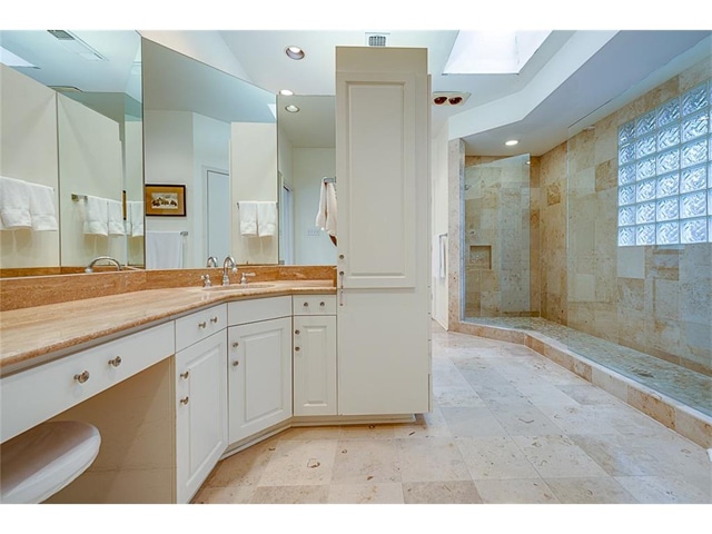 7147-Alexander-Master-Bath-2