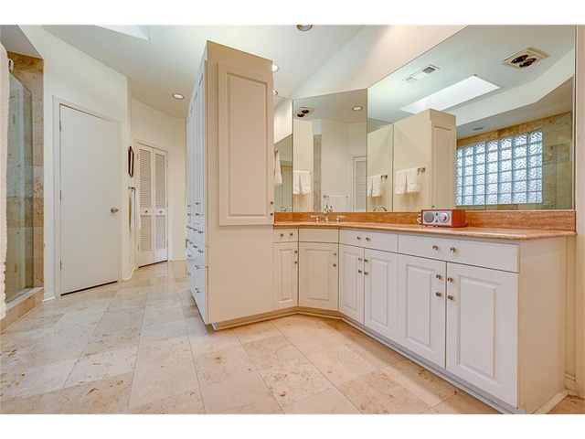 7147-Alexander-Master-Bath