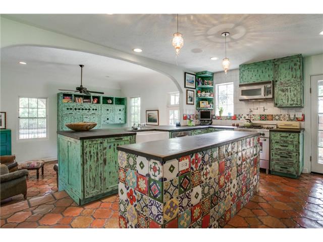 7218-Lakewood-Blvd-kitchen-31