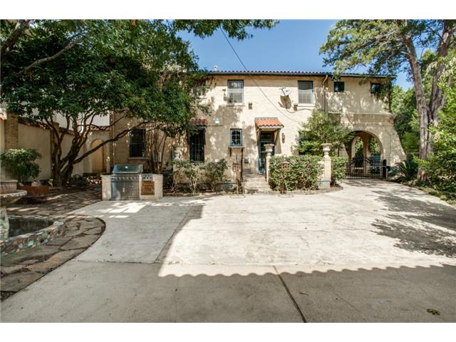 7218-Lakewood-Blvd-patio