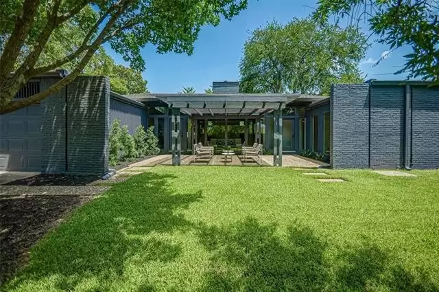 7358-Fieldgate-Dr.-1