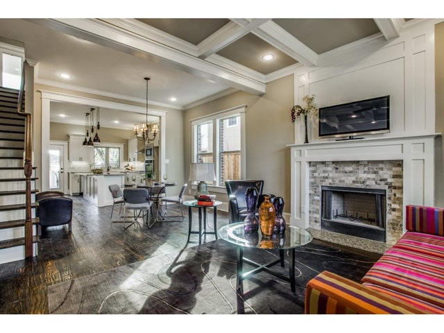 736-Elsbeth-Living-3