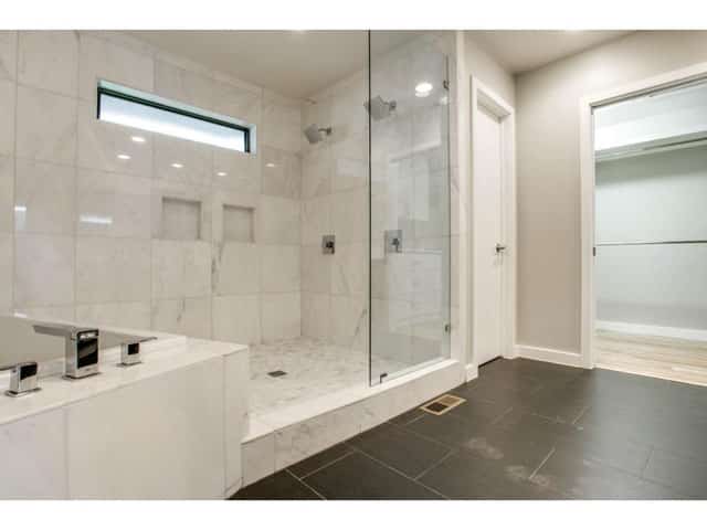 7701-Yamini-Master-Bath