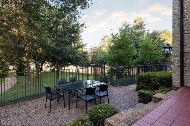 7711-Glen-Albens-Circle-20