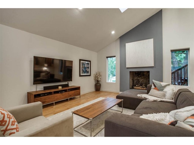 7719-Lemmonwood-Living-2