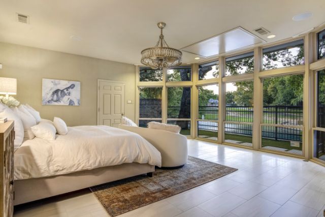 03_7_Kingsgate-Front-Door-Dusk-1103_mls