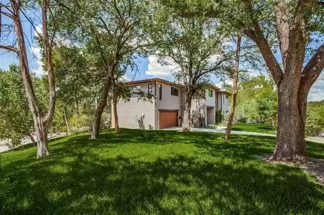 781-Evergreen-Hills-Road-facade-night