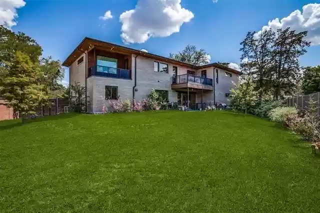 781-Evergreen-Hills-Road-facade-night