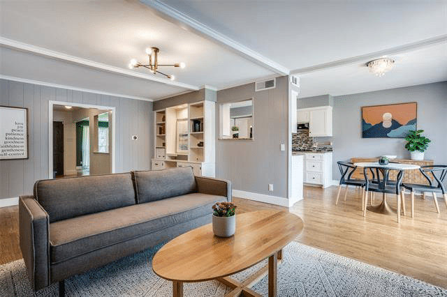 2C324B8B-5932-4EAB-9307-D79A98FF7FF4