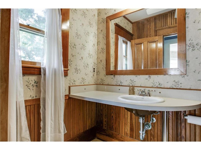 802-Brown-Guest-bath