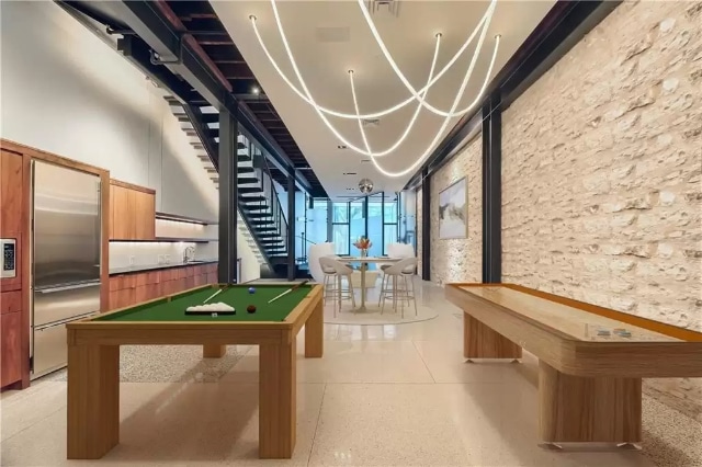 811-Congress-Ave-front-door