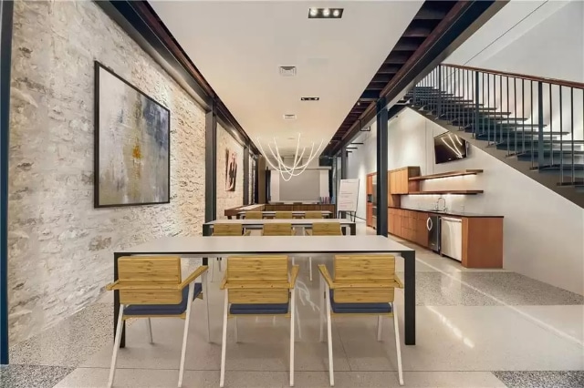 811-Congress-Ave-front-door