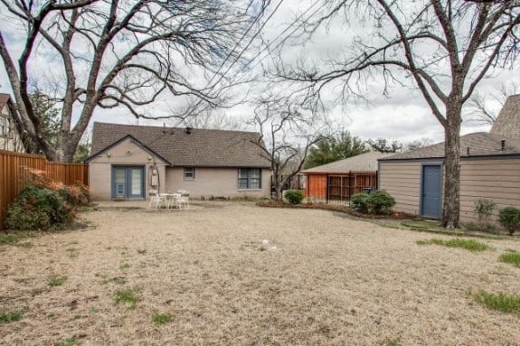 815-Newell-Backyard-575x383