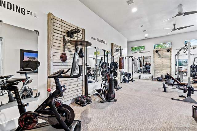 829-Carrie-Lane-entry-outside