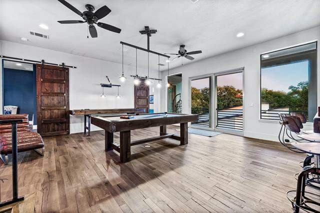 829-Carrie-Lane-entry-outside