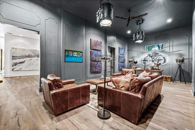 829-Carrie-Lane-entry-outside