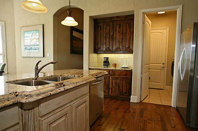 8325-Lindsay-Kitchen-2