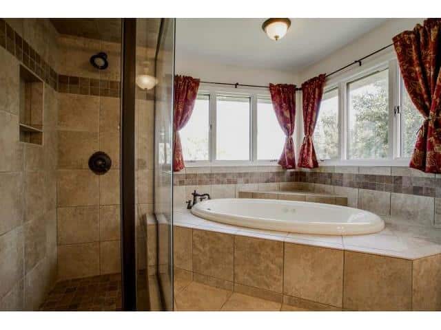 840-Highridge-Maste-Bath-Tub-and-SHower