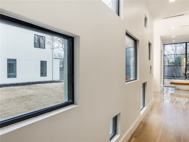 8403-Swananoah-Hallway-to-bath