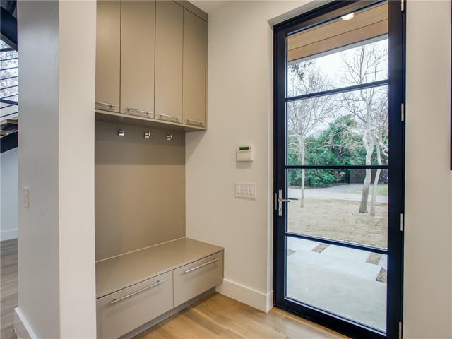 8403-Swananoah-Mudroom