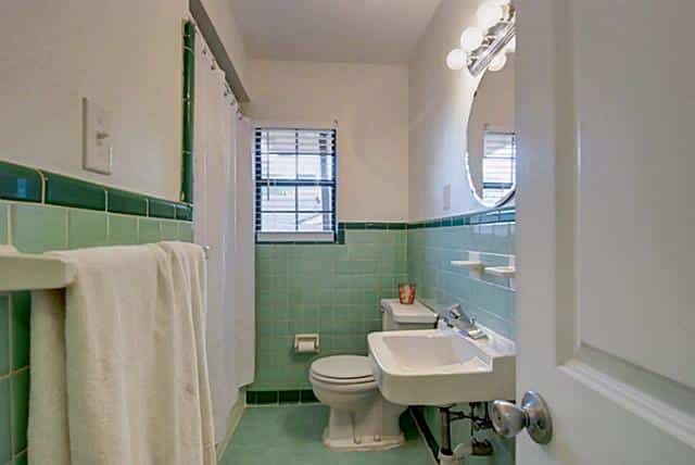 851-Peavy-Bath-1
