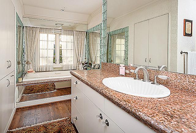 86-1-Jordan-Way-master-bath