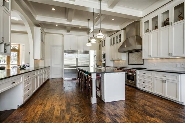 8600-Douglas-Kitchen