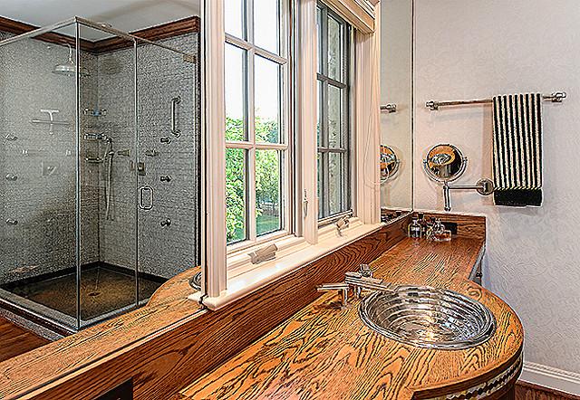 8601-Jordan-Way-bathroom