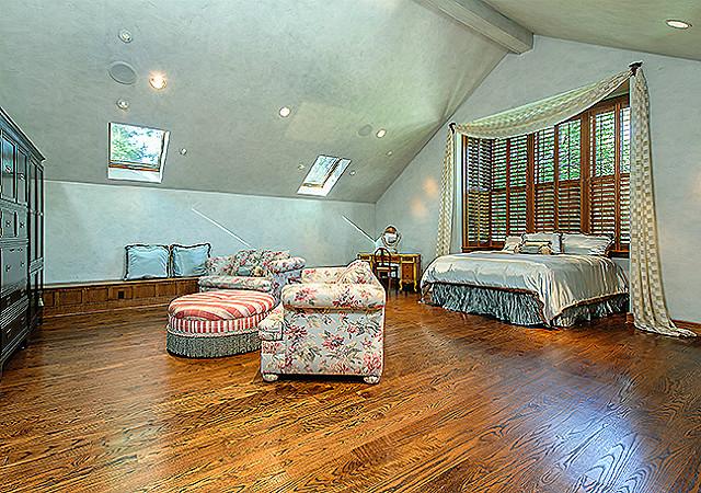 8601-Jordan-Way-master