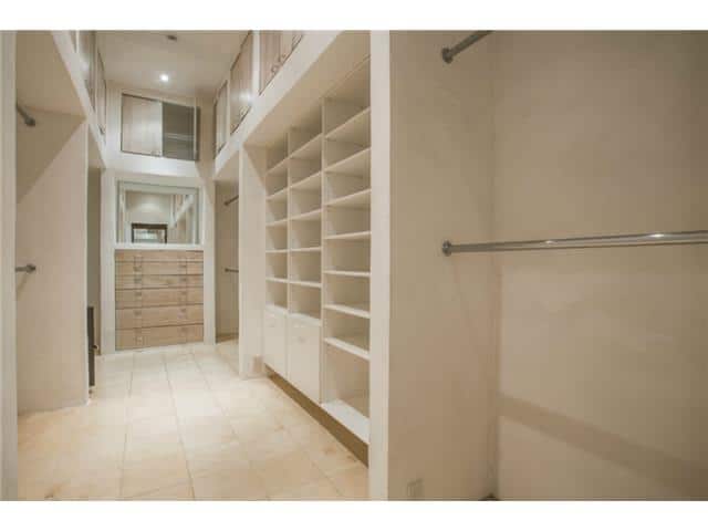 8626-Lakemont-closet